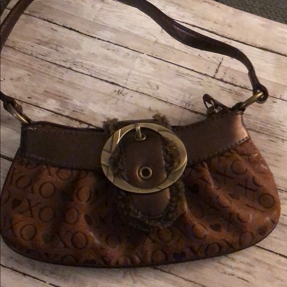 XOXO Handbags - 🌹2/$10 🌹Brown xoxo buckle front purse
